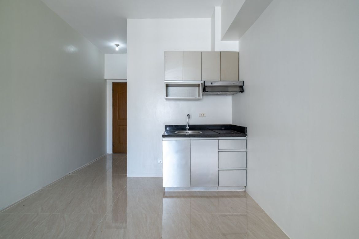 Condo for Sale in The Beacon, Bangkal, Makati City near MRT-3 Magallanes – photo 5