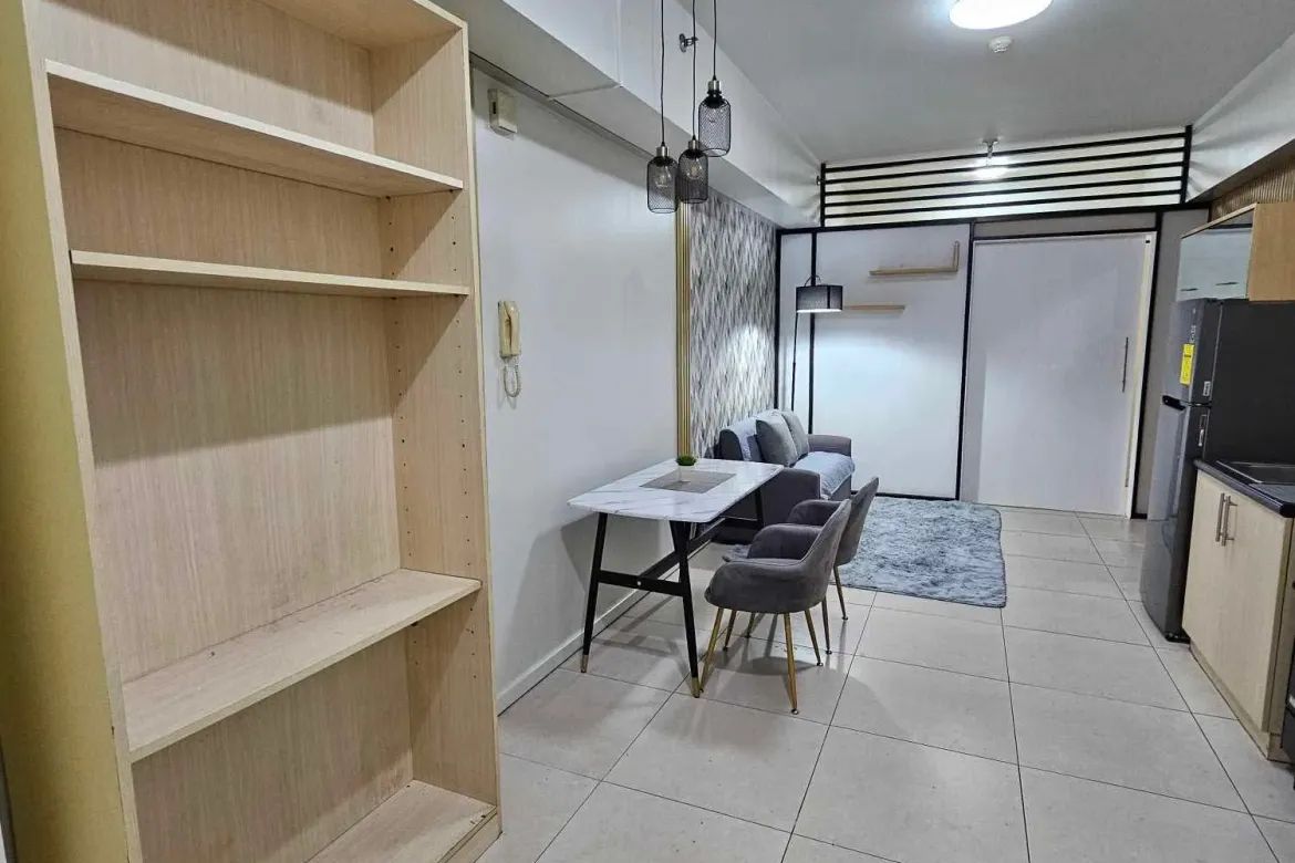 Condo for Sale in The Columns At Legaspi Village, San Lorenzo, Makati City – photo 3