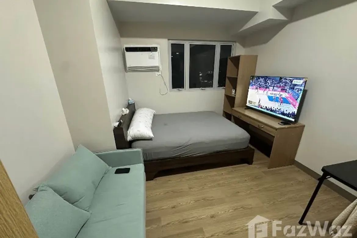 Condo for Sale in Vion Tower, Magallanes, Makati City near MRT-3 Magallanes – photo 2