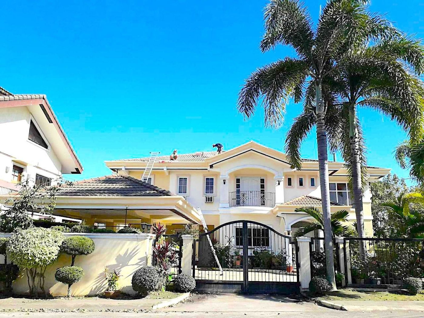 Fully Furnished 4-Bedroom Corner Villa for Sale in South Forbes Villas, Silang, Cavite