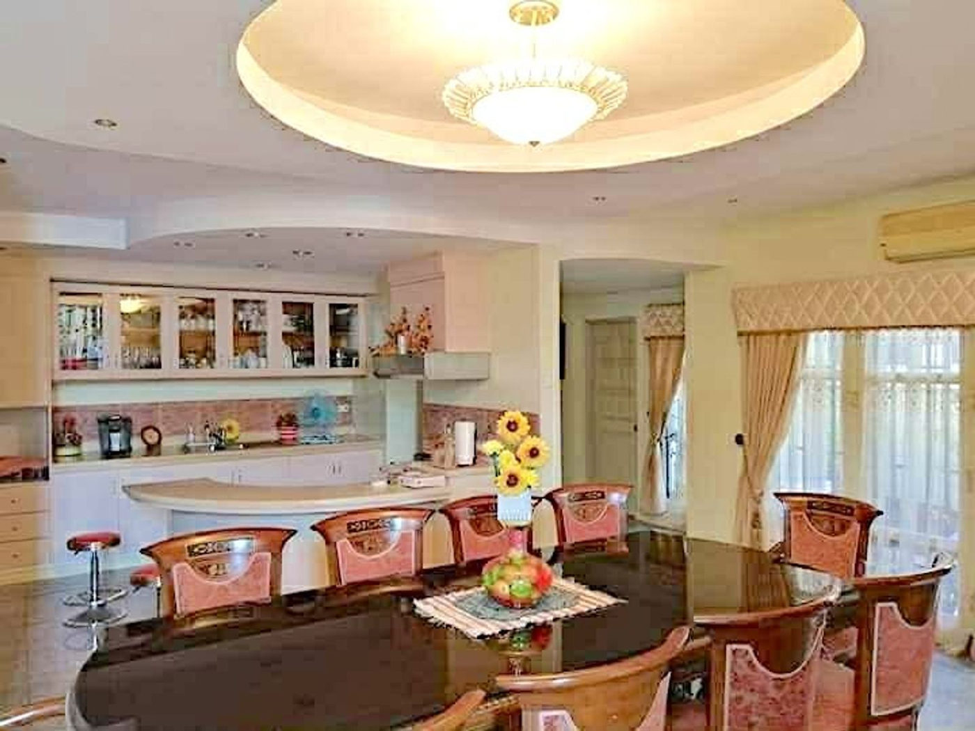 Fully Furnished 4-Bedroom Corner Villa for Sale in South Forbes Villas, Silang, Cavite – photo 6