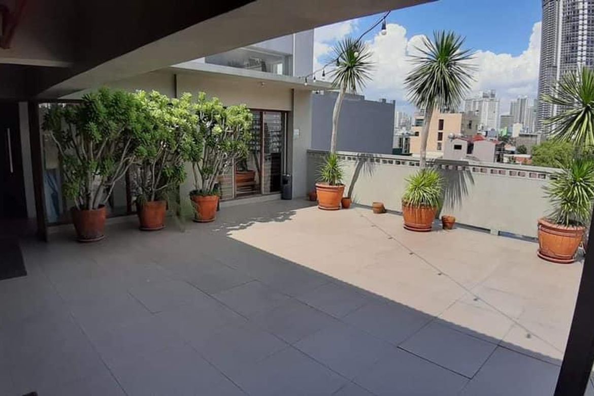 Shophouse for Sale in Urdaneta, Makati City near MRT-3 Buendia – photo 7