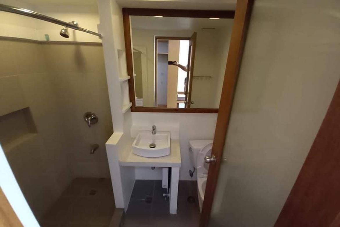 Shophouse for Sale in Urdaneta, Makati City near MRT-3 Buendia – photo 9
